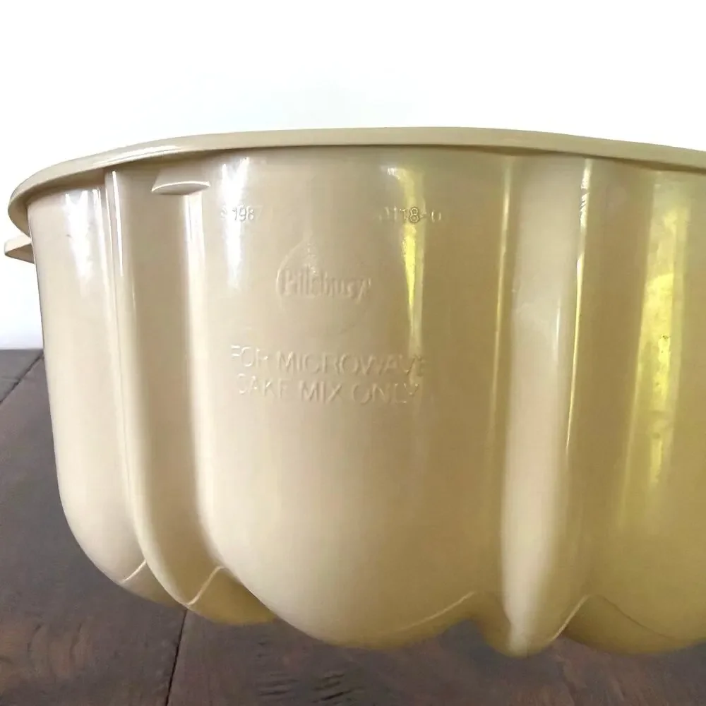 Vintage Pillsbury Microwave Bundt Cake Pan 1980s Kitchen Collectible